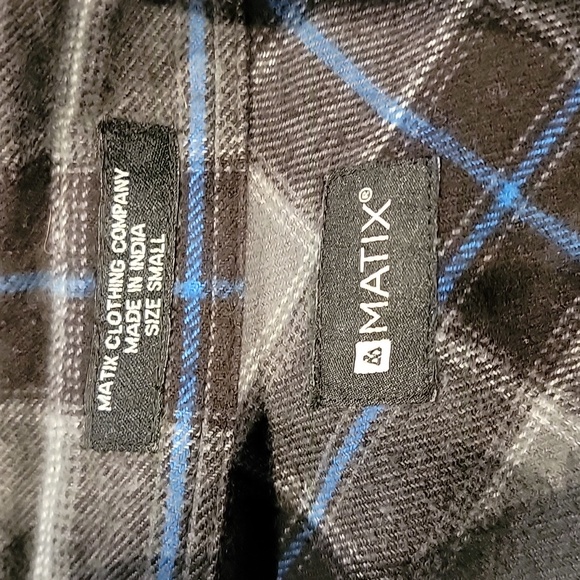 Matrix button-up - Picture 3 of 3